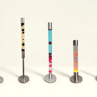 Lampe à lave tube 55 cm – trois lampes de tailles différentes sur fond clair