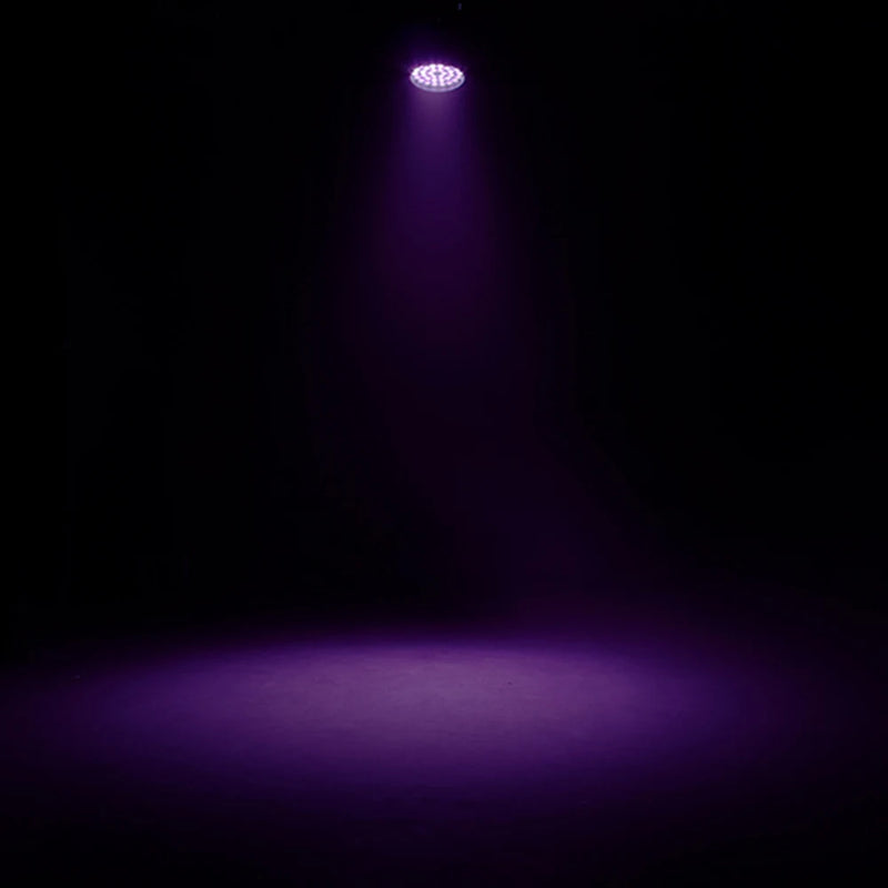Lot de 2 lyres LED wash 36 x 18 W – faisceau violet au-dessus d'une scène