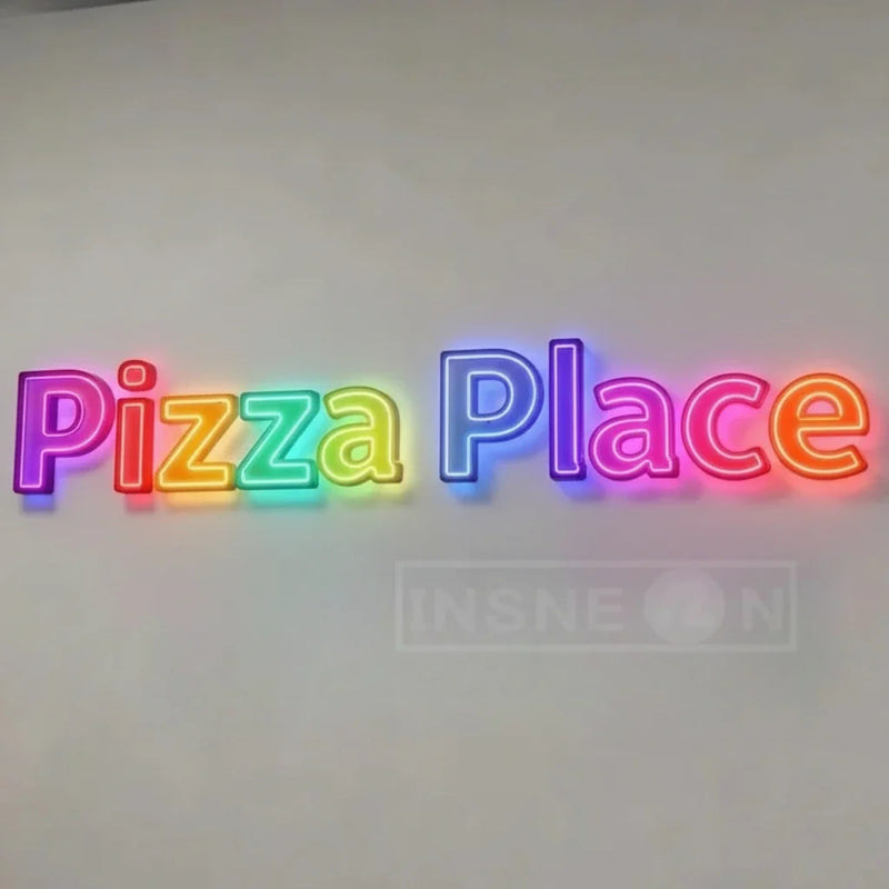 Lettres boîtier 3D – enseigne multicolore sur un mur intérieur