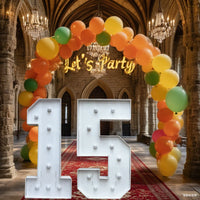 Chiffre lumineux géant 91,5 cm en carton mousse – chiffres 15 devant une arche de ballons