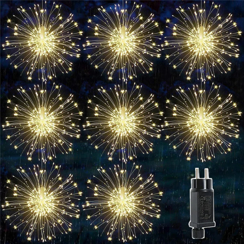 Guirlande lumineuse effet feu d'artifice – grappes blanc chaud en gros plan avec alimentation