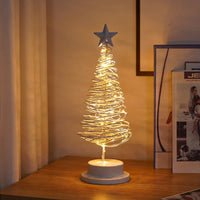 Sapin lumineux de table – version blanche allumée sur une étagère