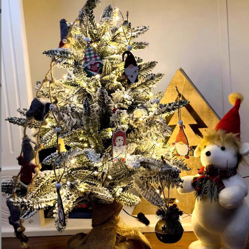 Guirlande lumineuse pétard LED – petit sapin décoré de grappes lumineuses blanc chaud