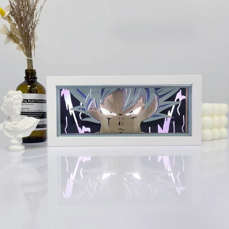 Cadre lumineux Dragon Ball Z – scène Goku Ultra Instinct allumée en lumière blanche