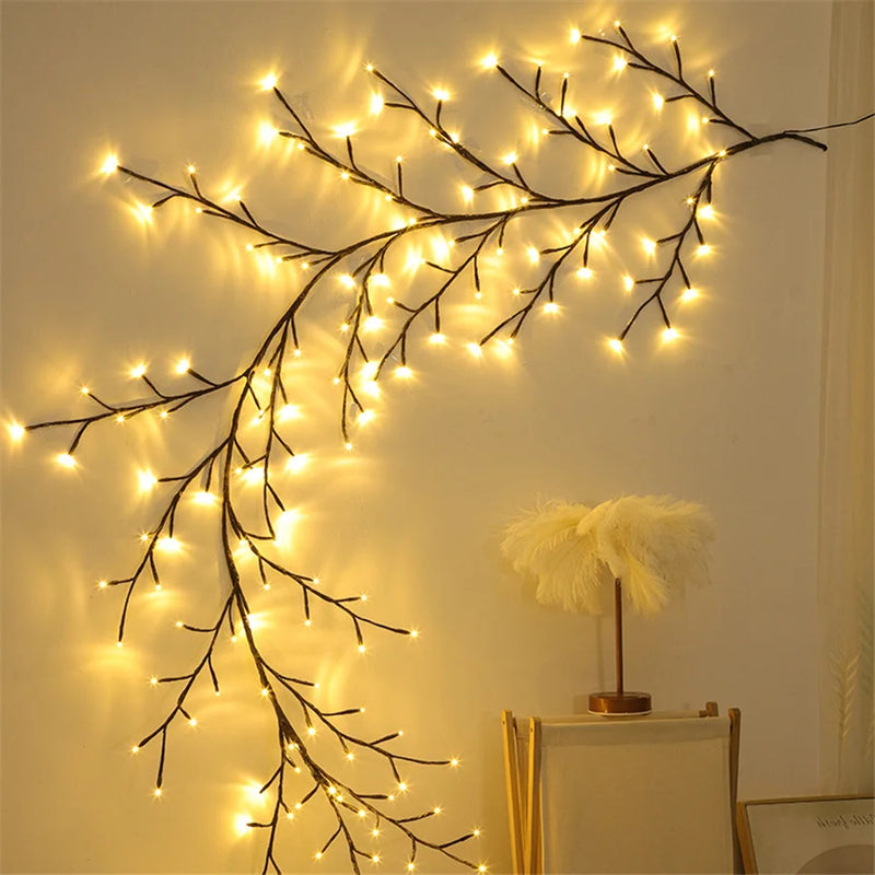 Guirlande de saule lumineuse – vigne lumineuse sur un mur de salon