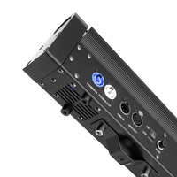 Barre LED à tête mobile 8 x 12 W – face arrière : entrées et sorties d'alimentation et de signal DMX, interrupteur, fusible et afficheur