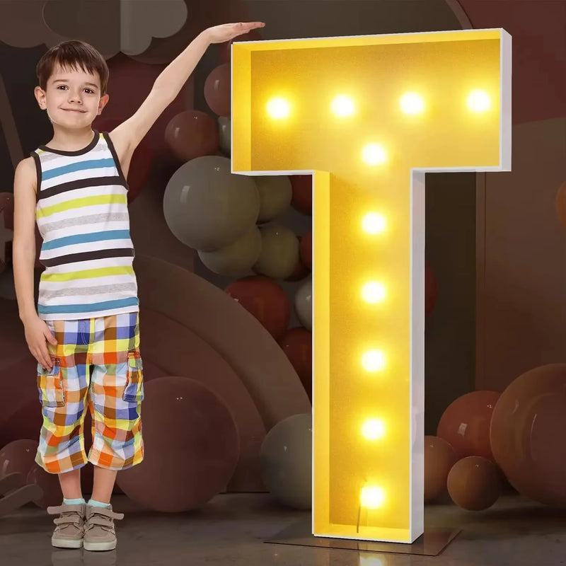 Lettre lumineuse géante 120 cm en carton mousse, 10 ampoules LED blanc chaud