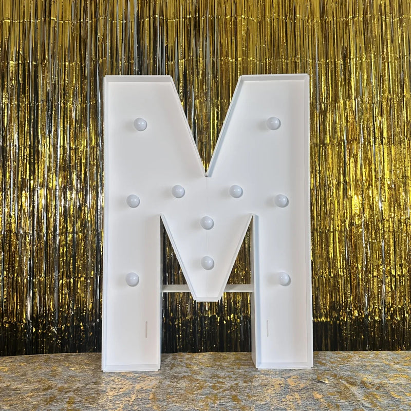 Lettre chapiteau lumineuse 91,5 cm – la lettre M en cadre blanc