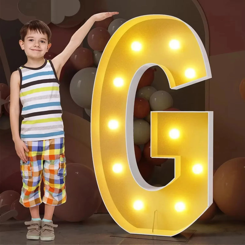 Lettre lumineuse géante 120 cm en carton mousse, 10 ampoules LED blanc chaud