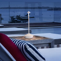 Lampe de table sans fil à chapeau conique – vue 5