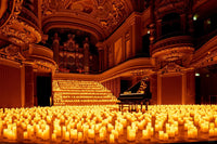 Bougies pilier LED ivoire – concert aux chandelles devant un piano