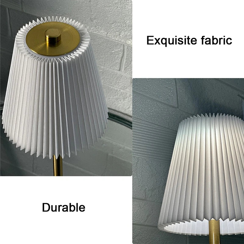 Lampe de table sans fil plissée – détail du tissu plissé de l'abat-jour