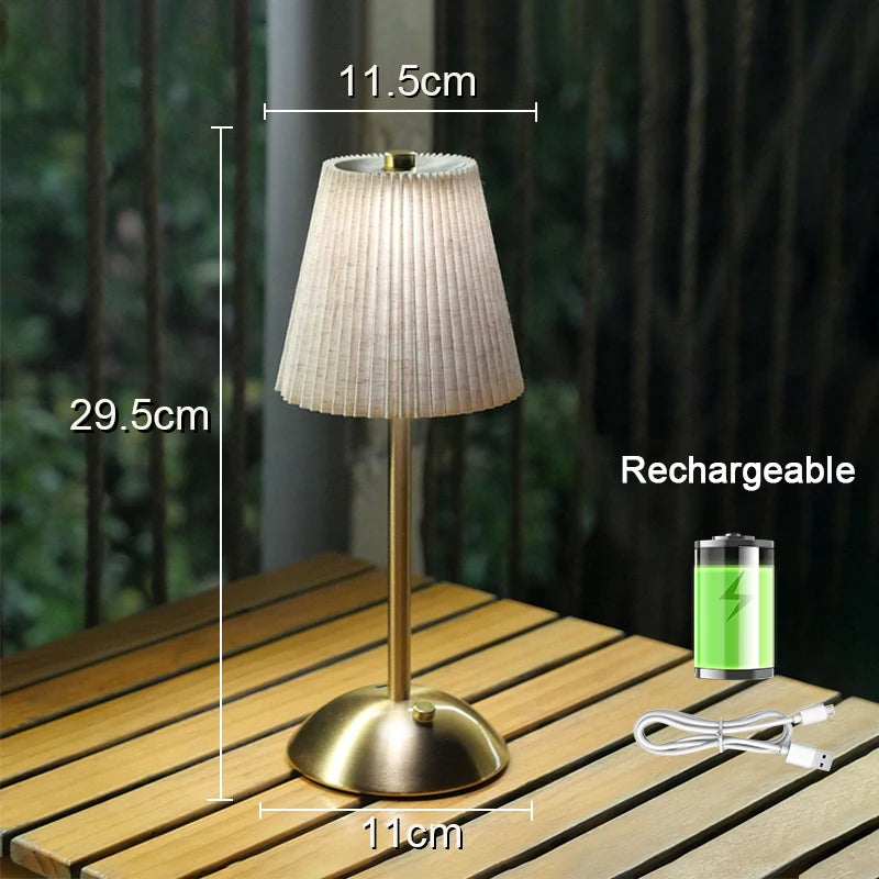 Lampe de table sans fil plissée – version beige, dimensions et recharge USB