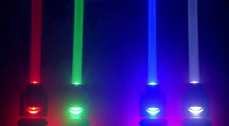 Mini lyre LED beam 180 W – quatre lyres projetant des faisceaux rouge, vert, bleu et blanc