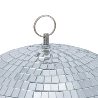 Boule disco argentée 30 cm – détail de l'œillet métallique de suspension