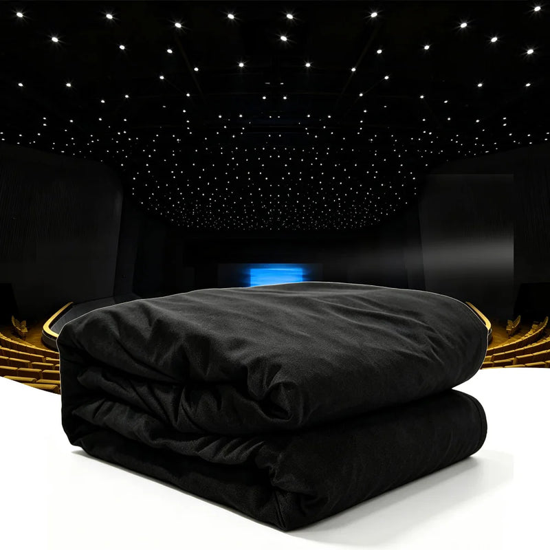Rideau ciel étoilé LED – velours noir plié sous un plafond étoilé