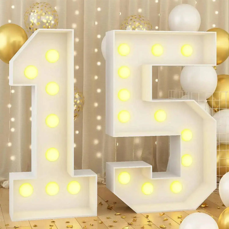 Chiffre lumineux géant – nombre 15 allumé dans une salle de fête