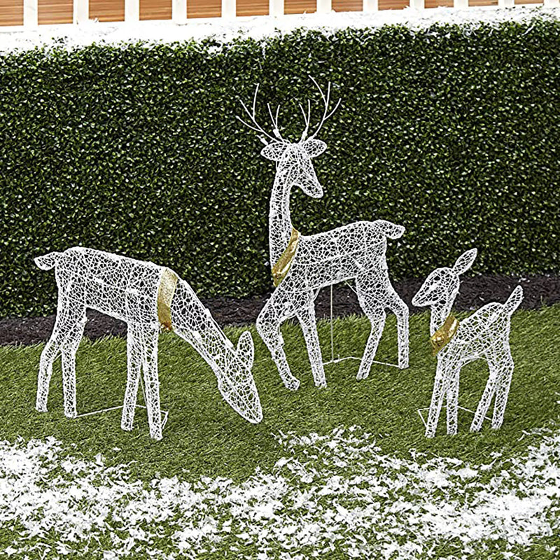 Rennes lumineux Noël – les trois rennes en métal blanc avec ruban doré sur une pelouse