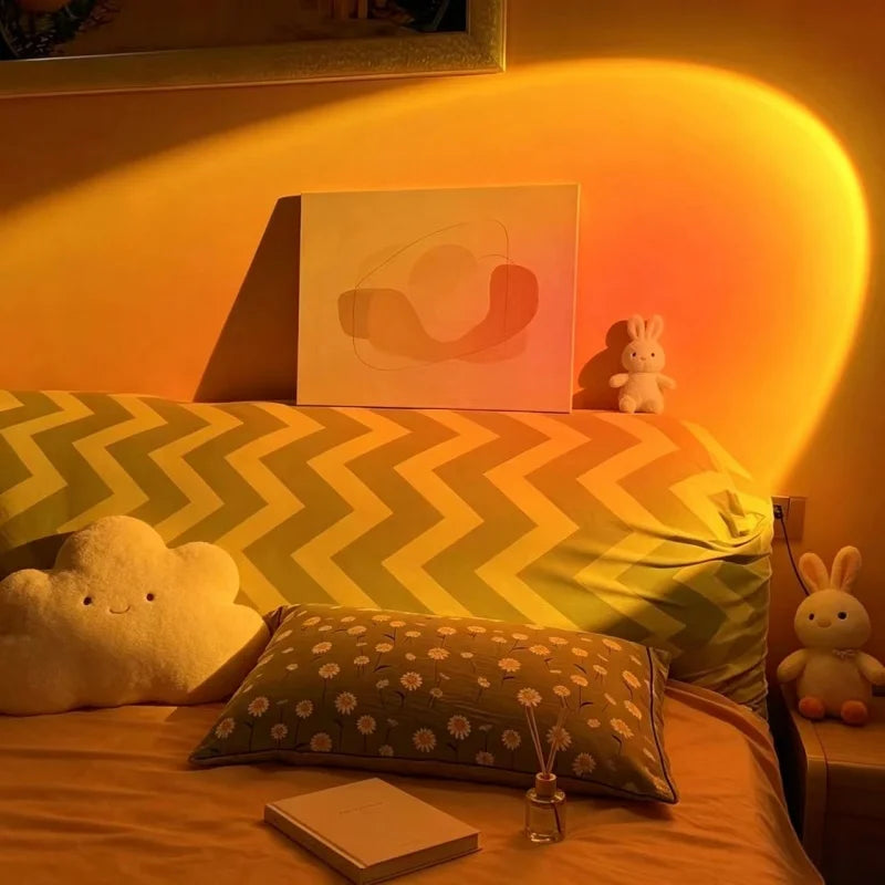 Lampe coucher de soleil USB à col flexible – projection chaude au-dessus d'un lit