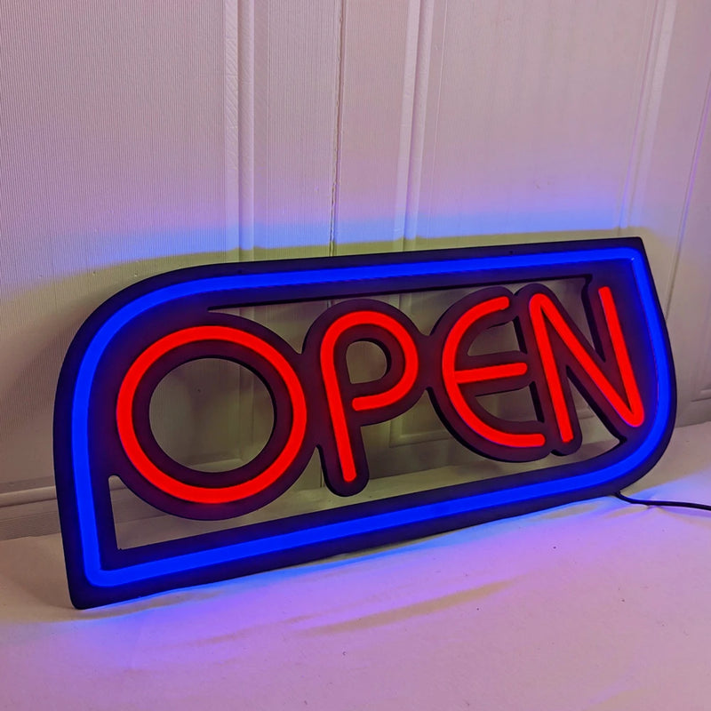Panneau lumineux OPEN – lettres rouges, cadre bleu