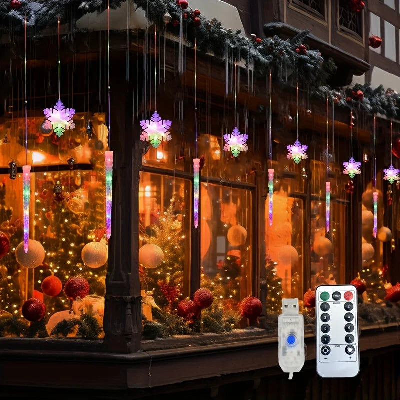 Rideau lumineux flocons et glaçons de Noël – rideau lumineux avec connecteur USB et télécommande devant une vitrine