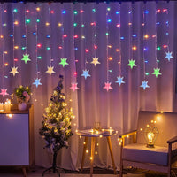 Rideau lumineux étoiles et glaçons de Noël – rideau multicolore dans un salon