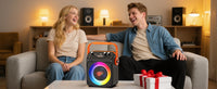 Enceinte karaoké familiale – enceinte lumineuse avec un cadeau dans un salon