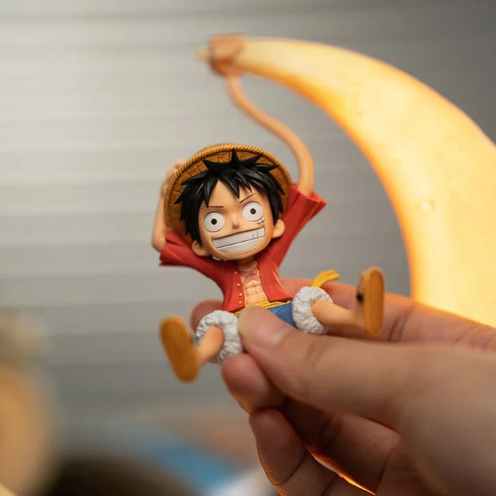 Lampe lune Luffy – gros plan sur la figurine de Luffy