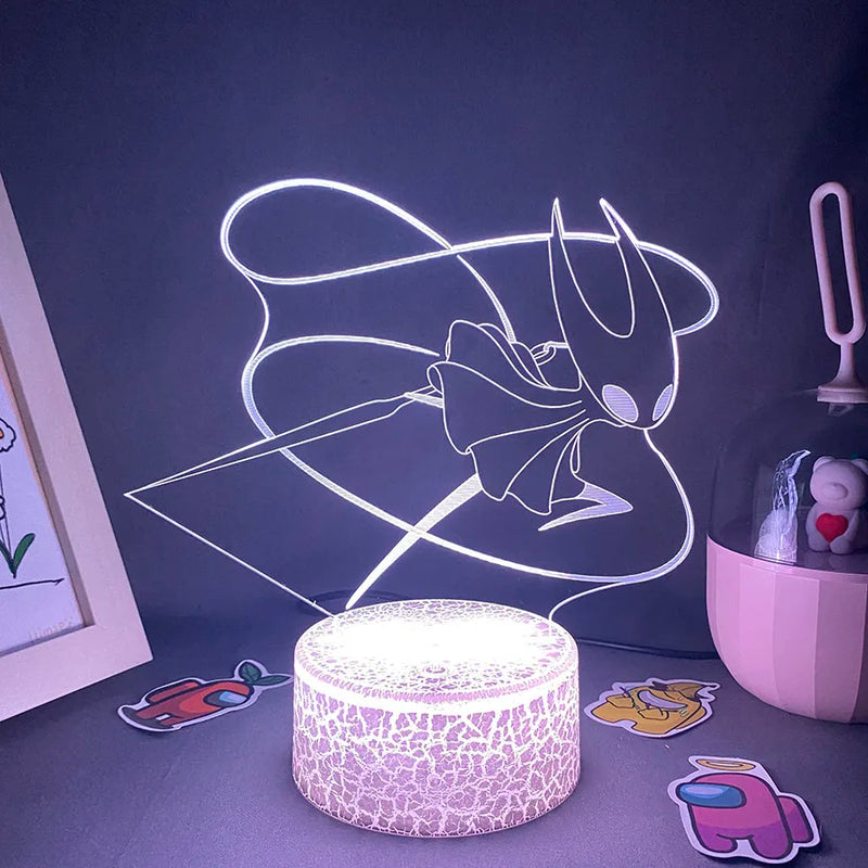 Lampe 3D Hornet – lumière blanche sur socle blanc craquelé