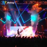 Machine à fumée verticale 24 LED RGB – jets de brouillard colorés devant un public, sur une scène éclairée