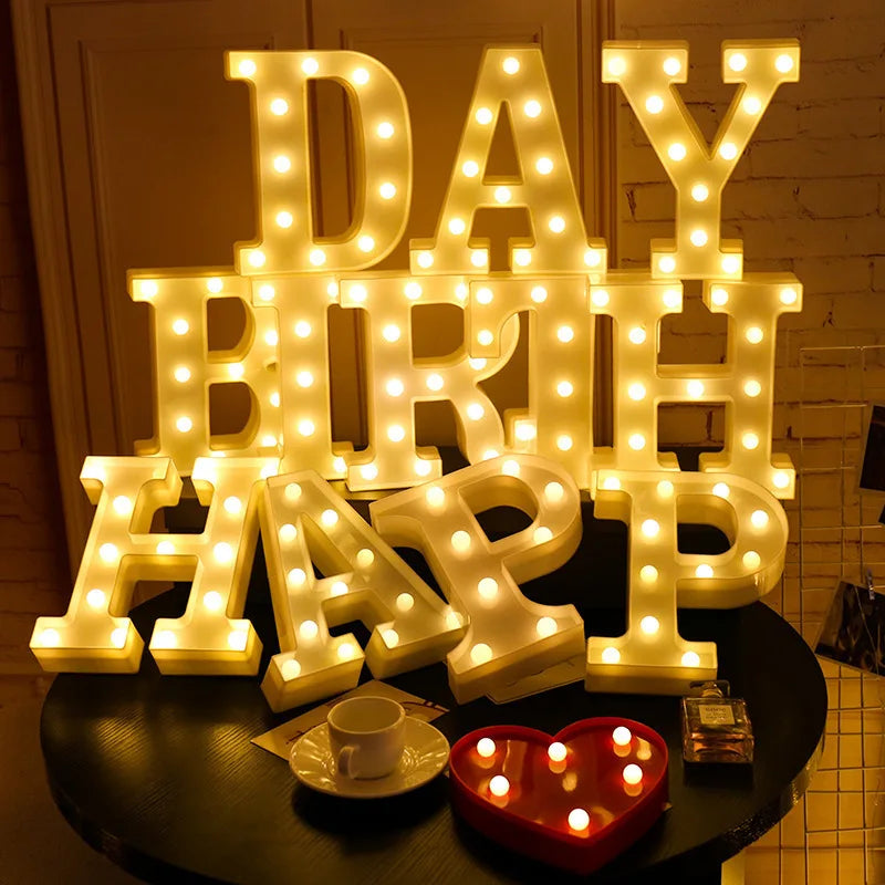 Lettres et chiffres lumineux LED à piles – HAPPY BIRTHDAY composé de lettres lumineuses