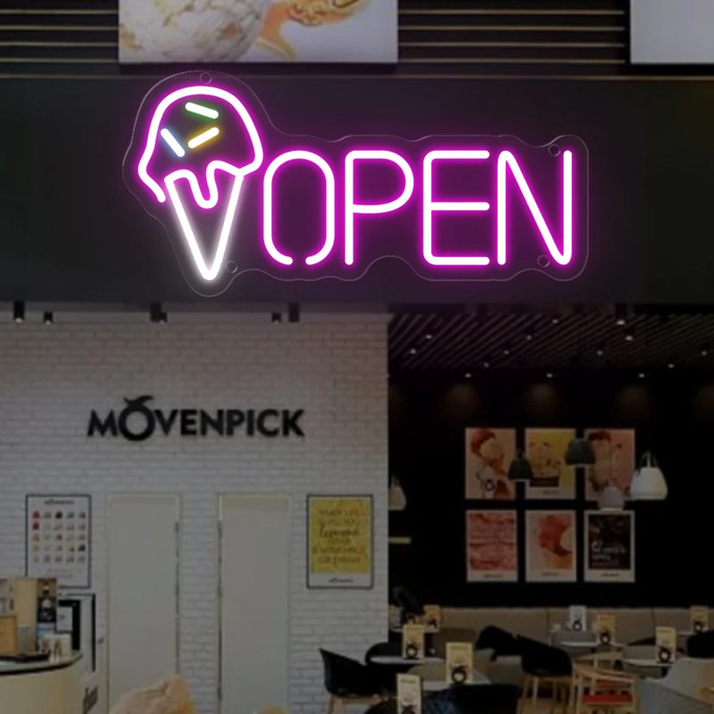 Enseigne néon OPEN cornet de glace – à l'intérieur d'un glacier, devant un mur blanc et des affiches