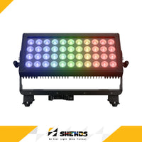 Projecteur LED extérieur IP65 44 x 10 W – projecteur allumé en dégradé de couleurs, vue de face