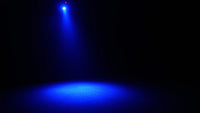 Lot de 4 mini lyres LED wash – faisceau bleu et tache de lumière au sol