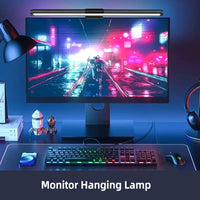 Barre lumineuse écran tactile – barre au-dessus d'un écran sur un bureau gaming éclairé