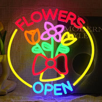 Enseigne néon fleuriste FLOWERS OPEN – gros plan du modèle FLOWERS OPEN allumé