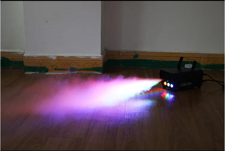 Machine à fumée LED 500 W – brouillard coloré dans une salle