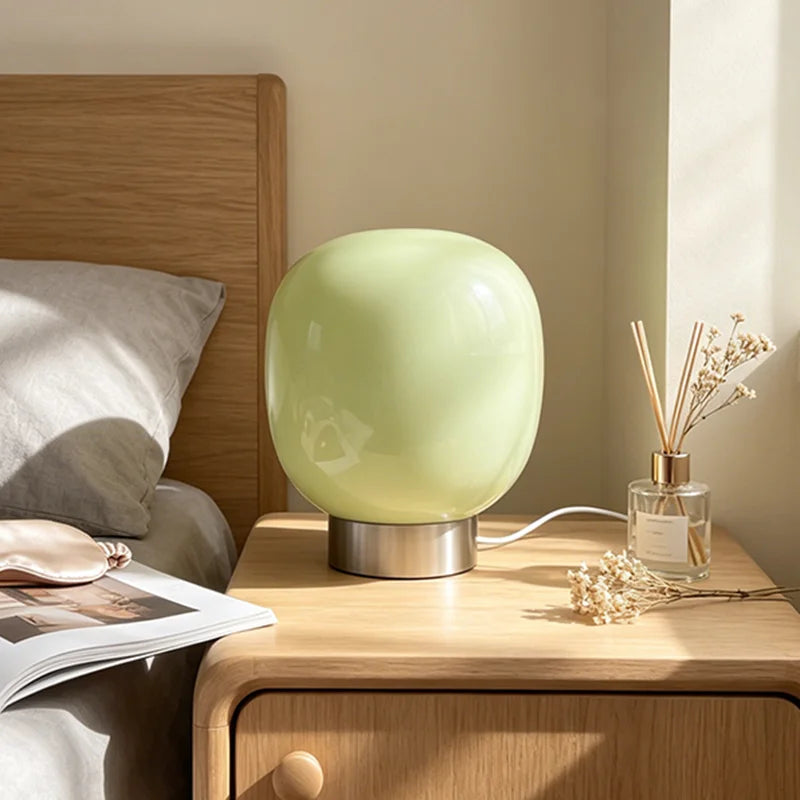 Lampe de table en verre à 3 teintes – lampe verte sur une table de chevet