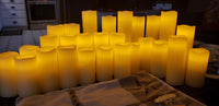 Bougies pilier LED ivoire – bougies pilier de hauteurs variées sur une table