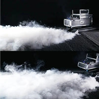 Machine à brouillard bas à eau 2000 W – brouillard bas au sol sur une scène avec le flight case en arrière-plan