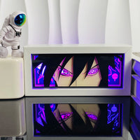 Tableau lumineux LED manga – personnage au Sharingan violet, cadre allumé