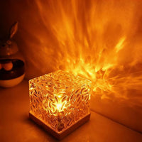 Lampe cube à ondulations d'eau – cube lumineux avec ondulations orangées projetées sur le mur