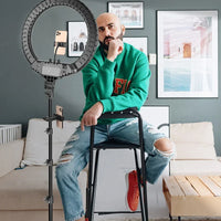 Ring light 18 pouces – utilisation devant la caméra avec trépied et support de téléphone