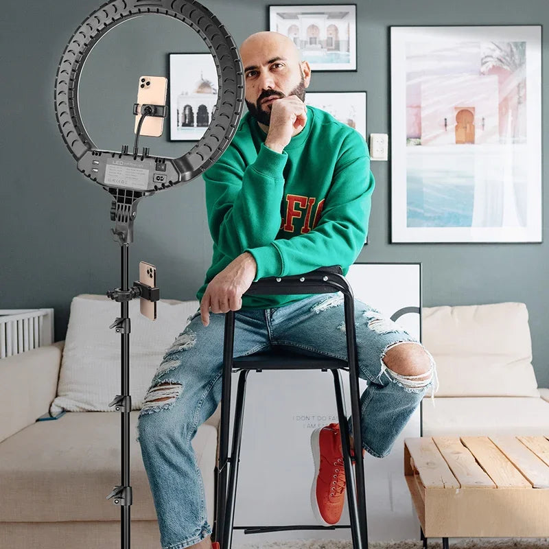 Ring light 18 pouces – utilisation devant la caméra avec trépied et support de téléphone