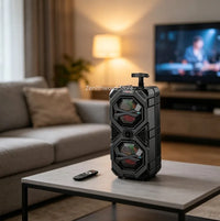Enceinte karaoké lumineuse – enceinte de format colonne dans un salon, avec télécommande