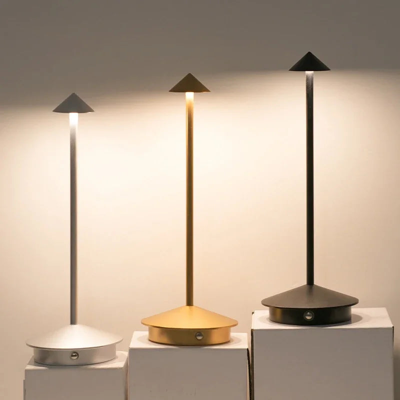 Lampe de table sans fil à chapeau conique – vue 3