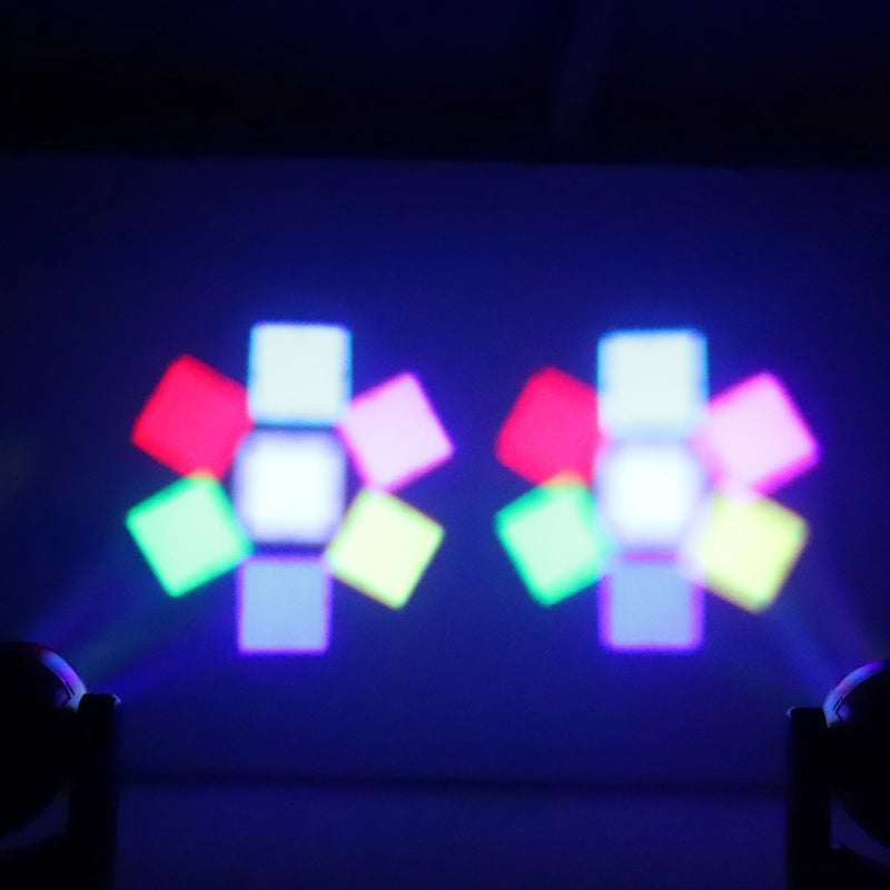 Lyre LED wash et beam 7 x 40 W – deux lyres projetant des motifs de carrés colorés