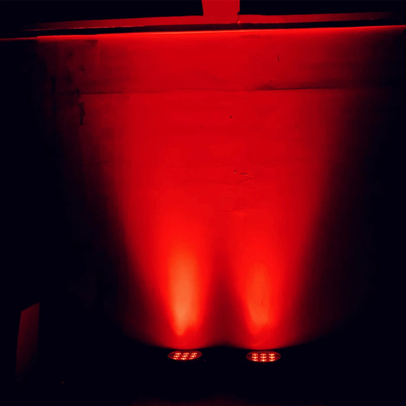 PAR LED plat 18 LED – lavage de mur en rouge par deux projecteurs