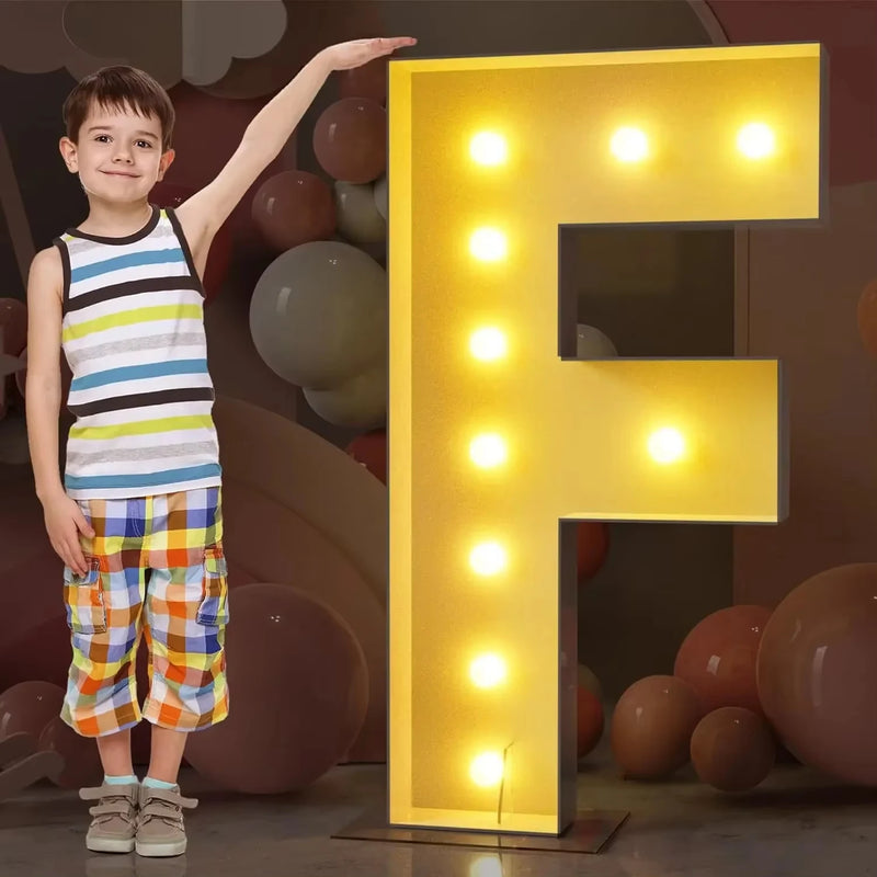 Lettre lumineuse géante 120 cm en carton mousse, 10 ampoules LED blanc chaud
