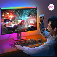 Barre lumineuse écran tactile – barre RGB allumée au-dessus d'un écran de jeu, joueur au clavier